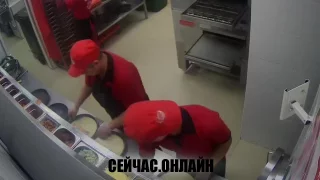 Онлайн трансляция в пиццерии «ПиццаФабрика» на Ленинградской улице в Мурманске