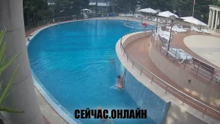 Веб-камера у летнего бассейна Санатория «Знание», Адлер 📺 Прямо сейчас смотреть онлайн